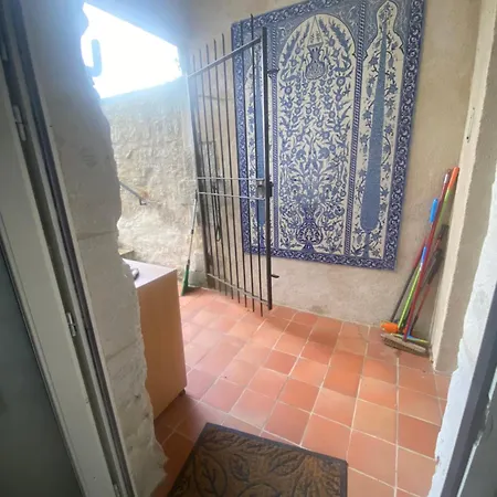 Castel Fadeze, Le Chateau Fantome شقة